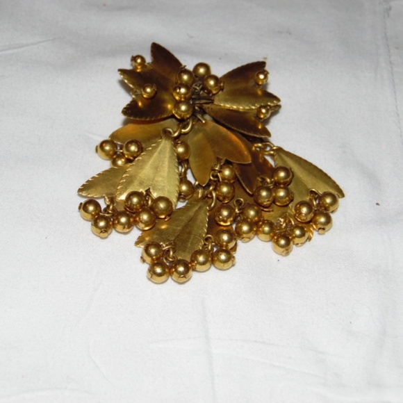 1920's-30 Unsigned MIRIAM HASKELL HAND WIRED GOLD Leaves/Balls Brooch ( F.Hess?